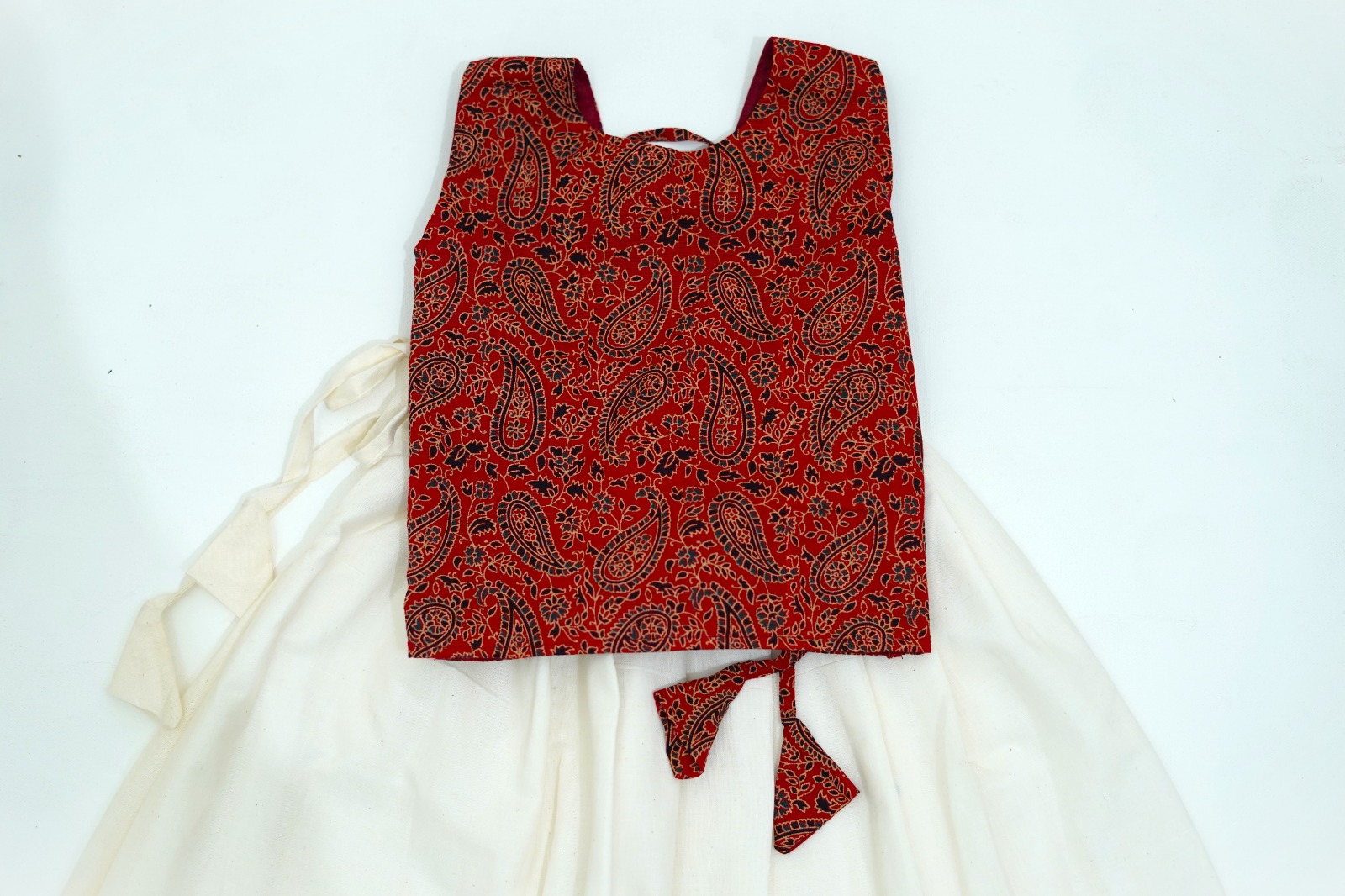 red blouse pattu pavada