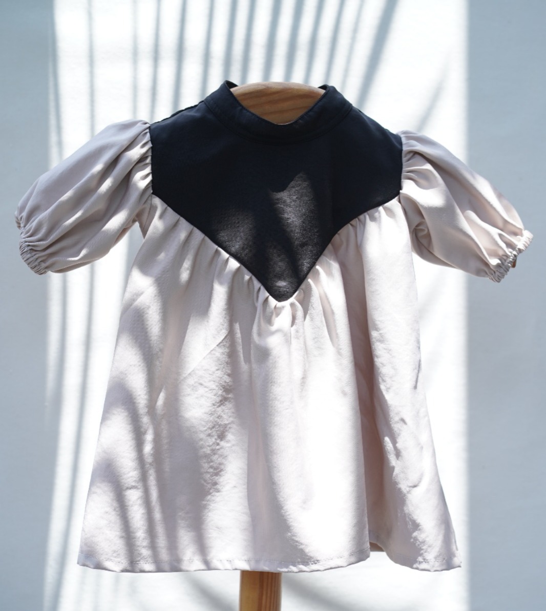 Girls puff sleeve dress