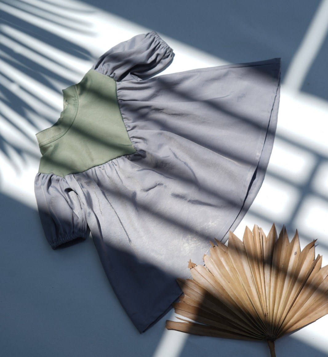 Girls puff sleeve dress